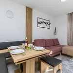 Czarna Perla Czesc Domow Z Sauna I Jacuzzi , Basen Podgrzewany, Blisko Jeziora I Sciezki Rowerowej Velo Daire Czorsztyn