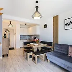 Czarna Perla Czorsztyn Czesc Domow Z Sauna I Jacuzzi , Basen Podgrzewany, Blisko Jeziora I Sciezki Rowerowej Velo Apartamento Czorsztyn