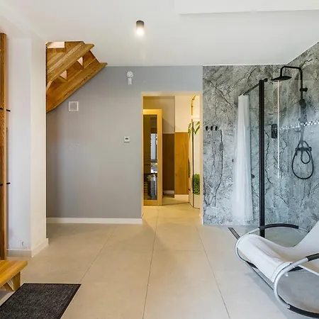 Czarna Perla Czesc Domow Z Sauna I Jacuzzi , Basen Podgrzewany, Blisko Jeziora I Sciezki Rowerowej Velo דירה