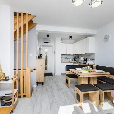Czarna Perla Czesc Domow Z Sauna I Jacuzzi , Basen Podgrzewany, Blisko Jeziora I Sciezki Rowerowej Velo Apartmán